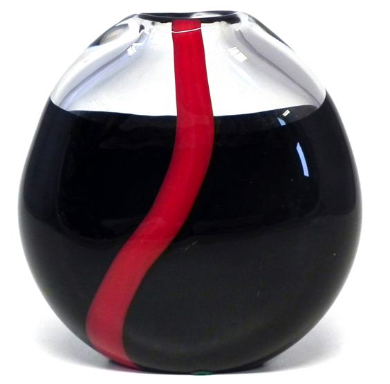 Peter Kuchinke glass vase the base signed and marked `Vetri D`Arte Seguso` 13.5cm high Condition