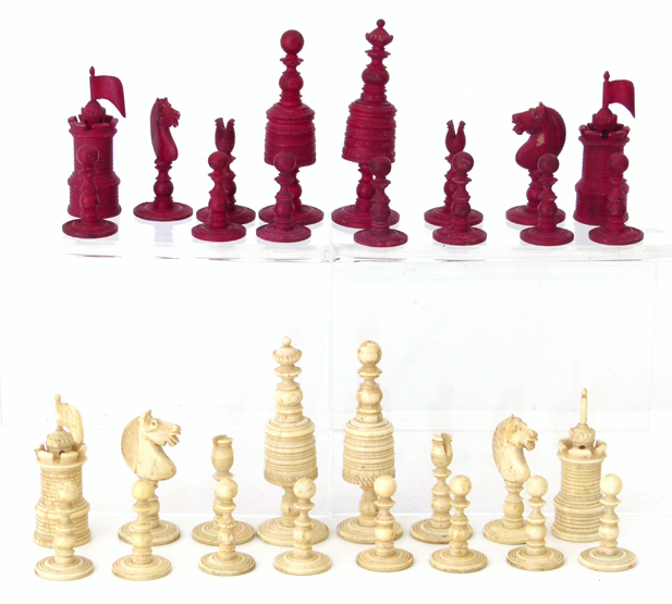 Red and white turned bone chess set , late 19th century, king height 9cm (one pawn missing).