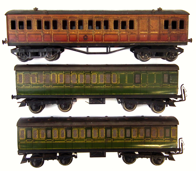 Three Tinplate O gauge coaches one marked Hornby, two others unmarked in green Southern Railways