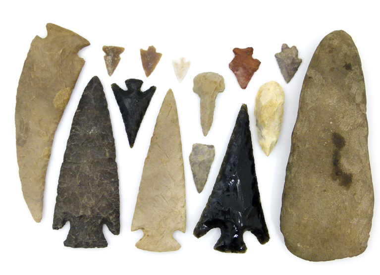 Collection of fourteen North American neolithic arrow and spear heads of obsidian, flint and