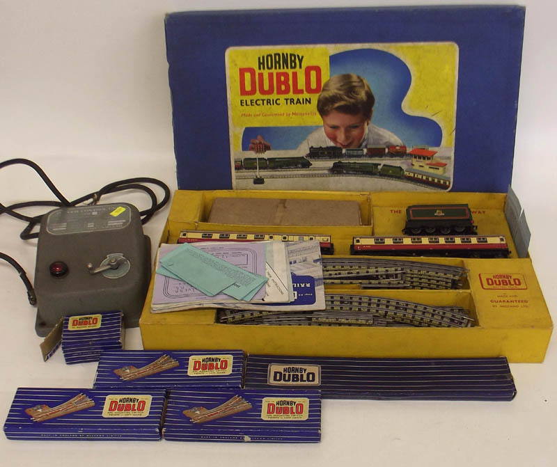 Hornby Dublo electric train set EDP15 original box complete with three rail track, two coaches