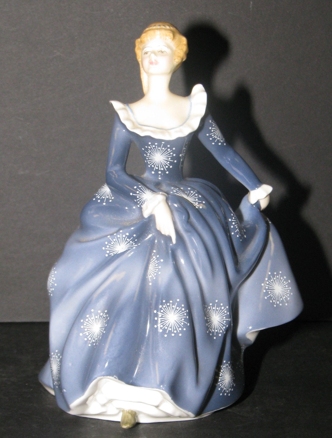 A Royal Doulton Figurine "Fragrance HN2334" in form of a lady in grey dress