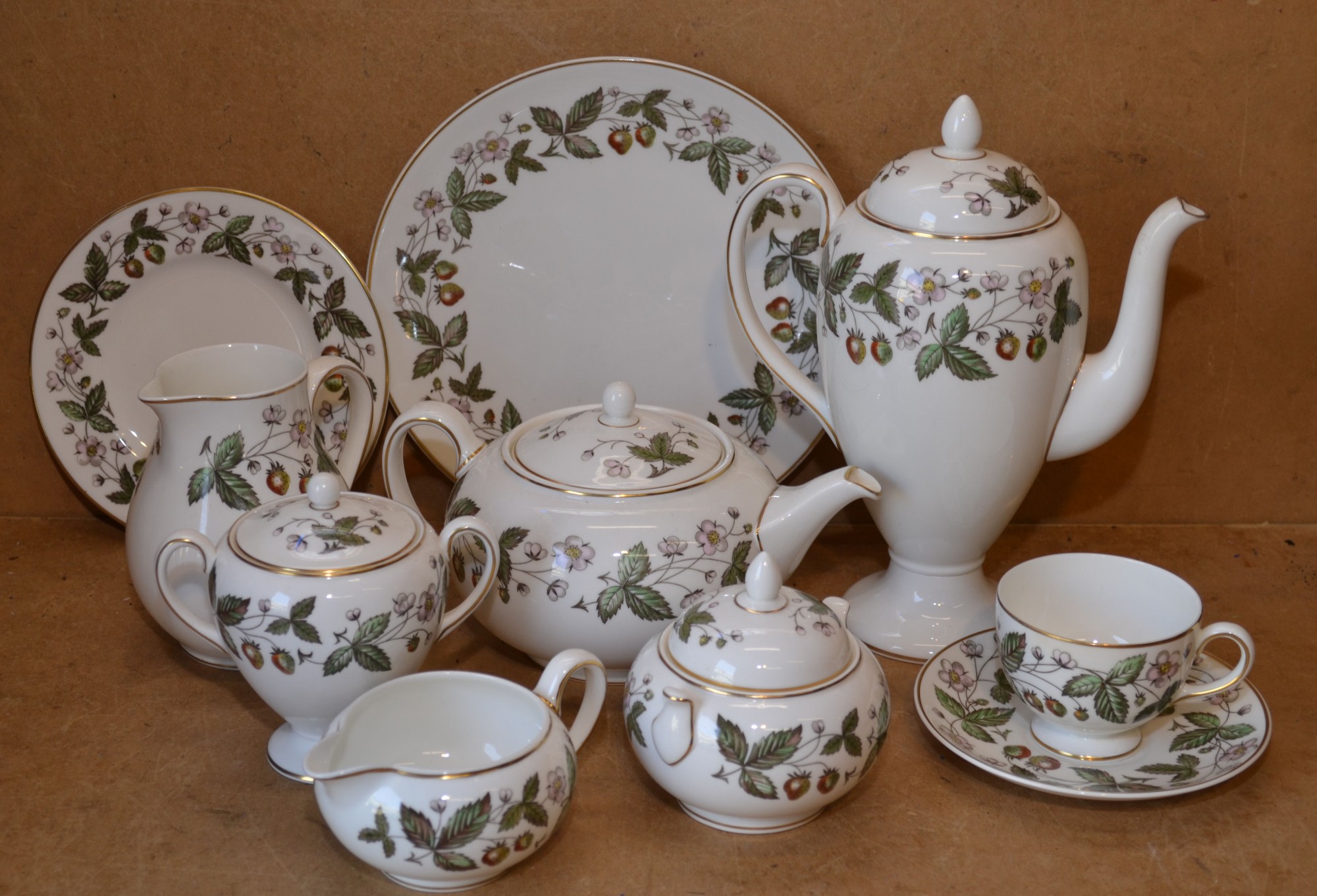 A Wedgwood Strawberry Hill Pattern Tea and Coffee Service comprising teapot, coffee pot, 3 x 2-