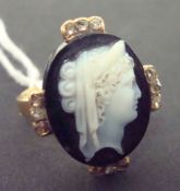 Antique 18ct ring with carved cameo portrait of a Lady on black stone, ring size L1/2