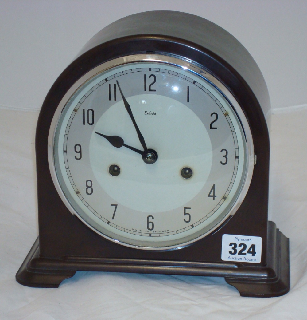 Enfield Bakelite case mantel clock with eight day movement with key and pendulum, w/o, 21cm high