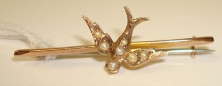 Antique yellow gold swallow brooch 9ct, 37mm x 12.5mm