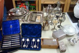 Quantity of silver plated wares including boxed set of scallop bowl teaspoons and tongs, two boxed