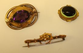 Victorian pinch beck and amethyst style brooch, 9ct gold antique bar brooch and another brooch set