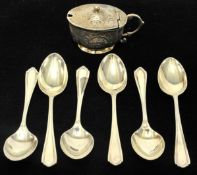 A set 6 silver tea spoons in fitted box together with a silver mustard pot