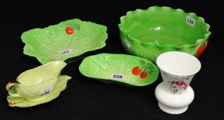 A Carlton Ware cabbage leaf dish 23cm and other similar Beswick dishes (5)
