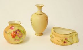 Royal Worcester ovoid vase decorated with wild flowers Shape No 302, 10cm t/w box base Shape No 1562