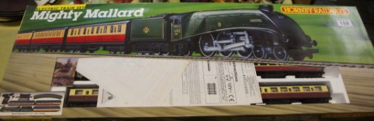 Hornby Mighty Mallard boxed train set R542