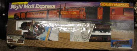 Hornby Night mail express boxed train set. R758