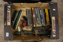 A collection of vintage Hornby and Lema railway engines and carriages. 18 in total
