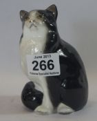[ C2162R4/25/0 ] Royal Doulton Seated Black and White Tabby Cat HN999