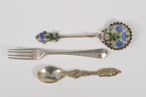 Gilt spoon with translucent plique-à-jour enamel bowl and twisted stem with foliate enamel terminal,