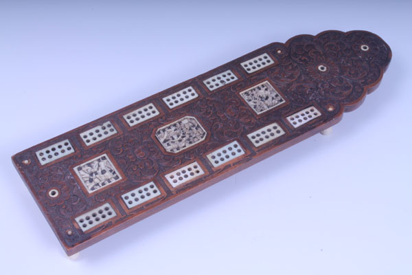 Good quality late nineteenth century Chinese export carved wood and carved ivory inlaid cribbage