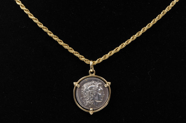 Coin pendant with Greek silver coin in gold frame on gold (18ct) ropetwist chain CONDITION REPORT