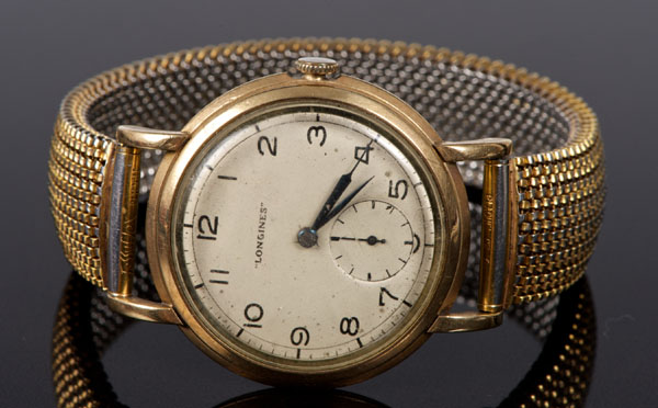 1950s gentlemen's Longines gold (9ct) wristwatch with mechanical wound seventeen jewel movement,