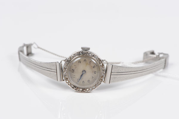 1920s ladies' diamond set cocktail wristwatch with mechanical wound movement, circular dial and rose