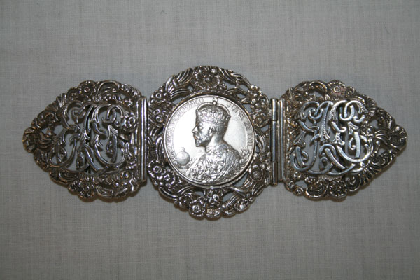 HM King George V and Queen Mary - a good quality ladies' silver belt buckle - the centre set with