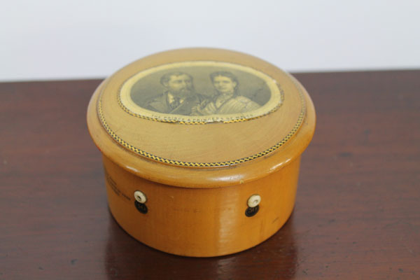 Victorian Mauchline ware circular thread box with portraits of The Prince and Princess of Wales to