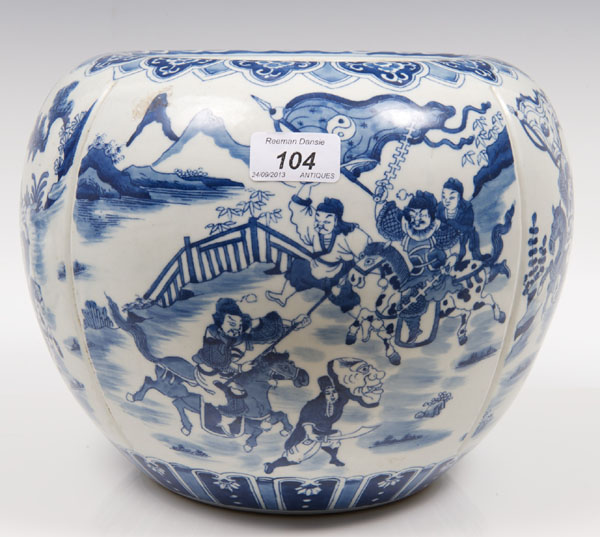 Chinese blue and white baluster-shaped vase with painted warrior and landscape decoration and