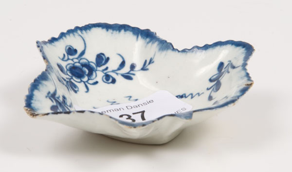 Mid-eighteenth century Worcester blue and white leaf-shaped pickle dish with moulded veins and