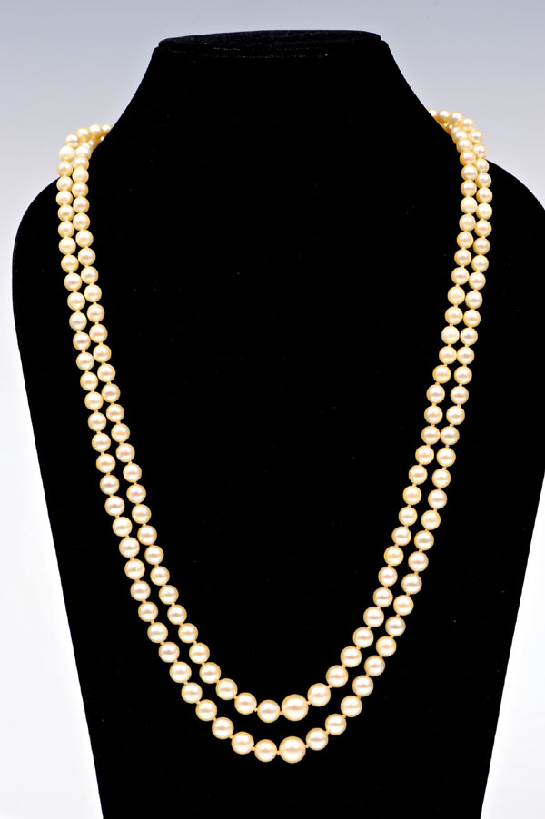 Ladies' cultured pearl necklace with two graduated strings of cultured pearls measuring