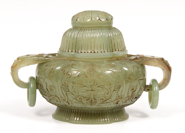 Good quality Chinese carved green jade two-handled vase with cover of oval shaped form, with