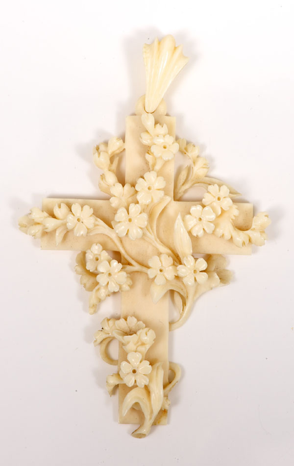 Good quality nineteenth century Dieppe ivory cross pendant with finely carved floral decoration, 8.