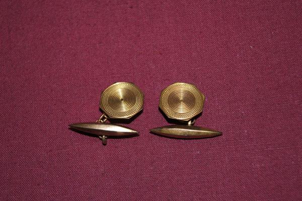 Pair gold (9ct) cufflinks (Birmingham 1952) CONDITION REPORT Weighs approximately 3 grams.  Good