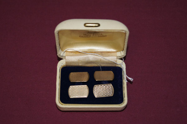 Pair of gold (9ct) cufflinks with engine-turned decoration