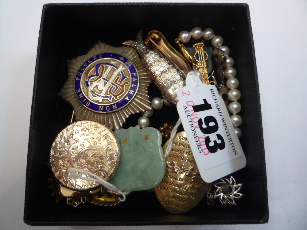 A BOX OF ASSORTED MIXED JEWELLERY, etc