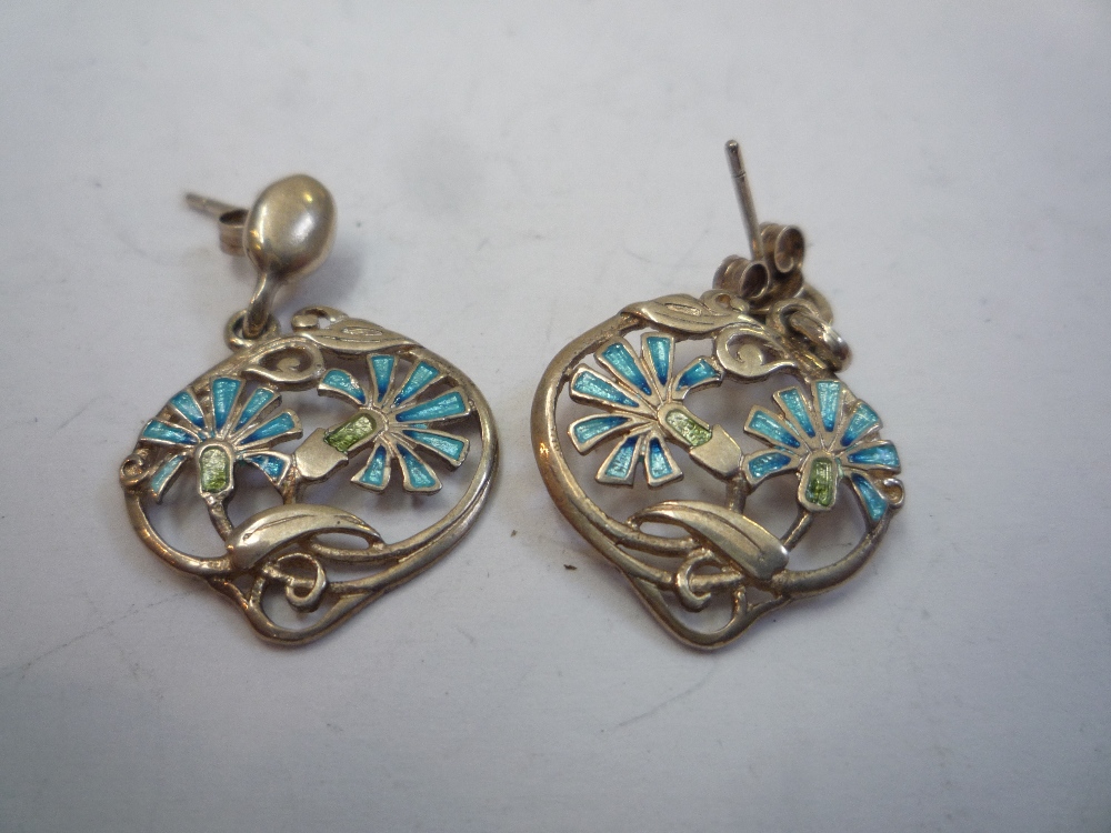 A PAIR OF SILVER EARRINGS