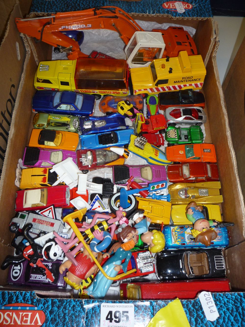 A QUANTITY OF UNBOXED AND ASSORTED PLAYWORN DIECAST AND FIGURES ETC, to include Matchbox ERF