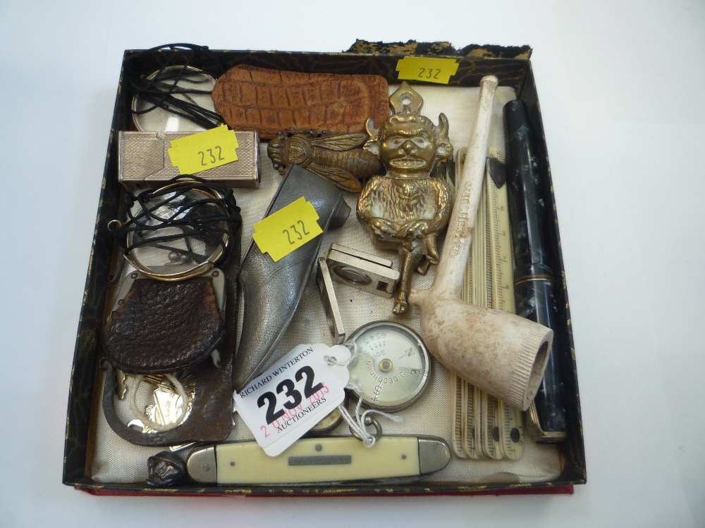 A TRAY OF MISCELLANEOUS ITEMS