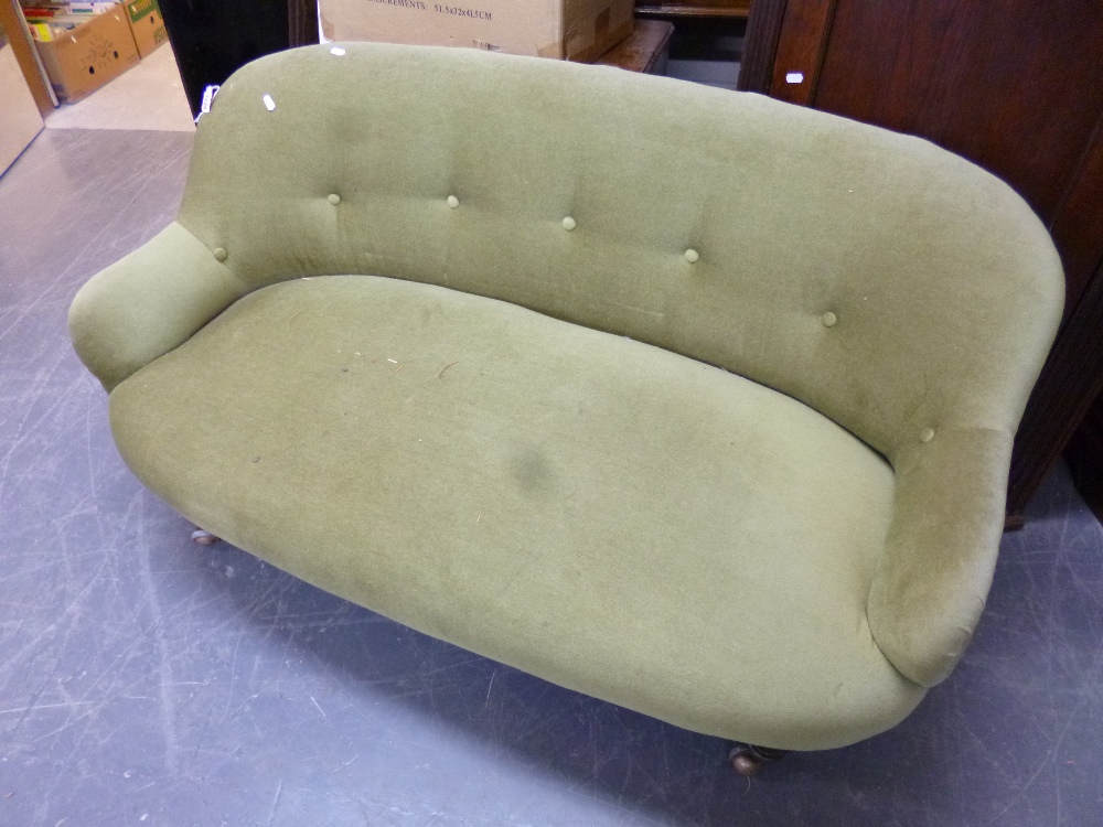 A SMALL LATE VICTORIAN BUTTON BACK SOFA