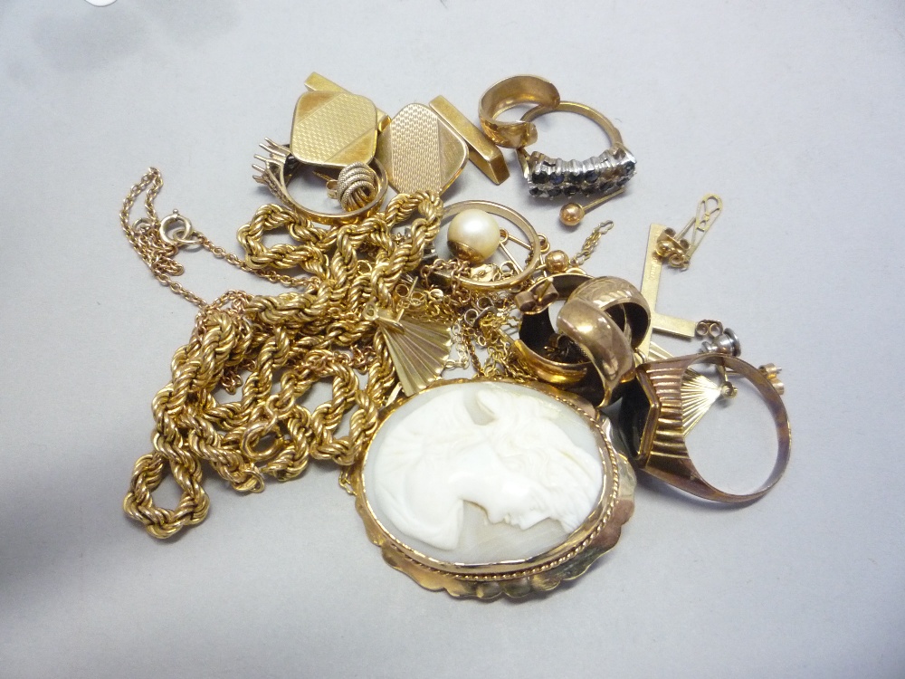 A BAG OF MIXED YELLOW METAL, 9ct and costume jewlellery etc