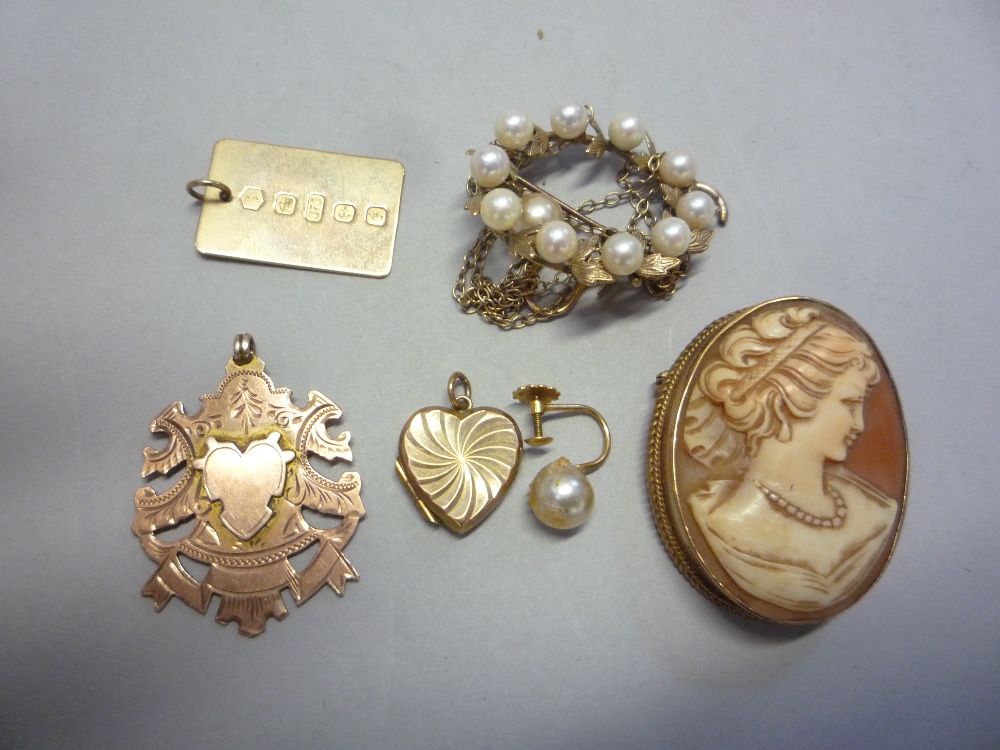 A MIXED BAG OF 9CT FOBS, CAMEO ETC