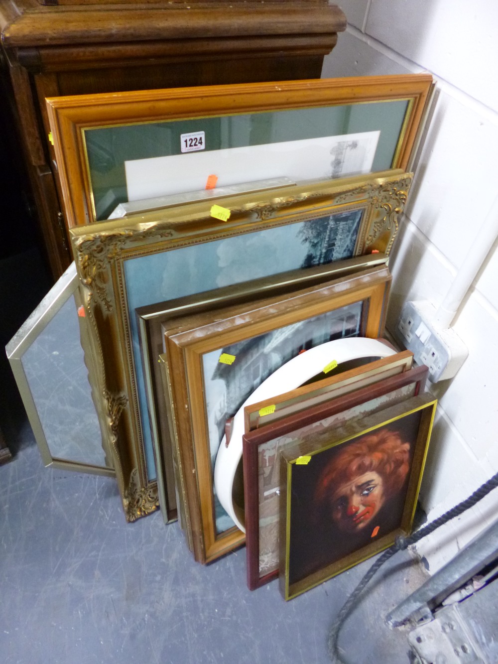 A QUANTITY OF PICTURES AND WALL MIRRORS (12)