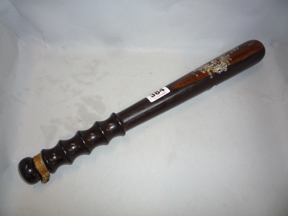 A GEORGE V BIRMINGHAM TURNED HARDWOOD TIPSTAVE, length 38cm