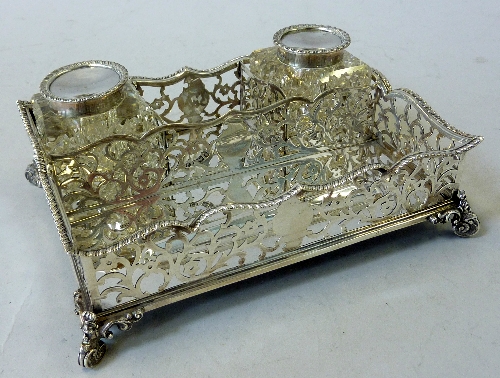 A CHARLES BOYTON SILVER INKSTANDISH, gadroon borders and pierced, two clear cube cut glass ink