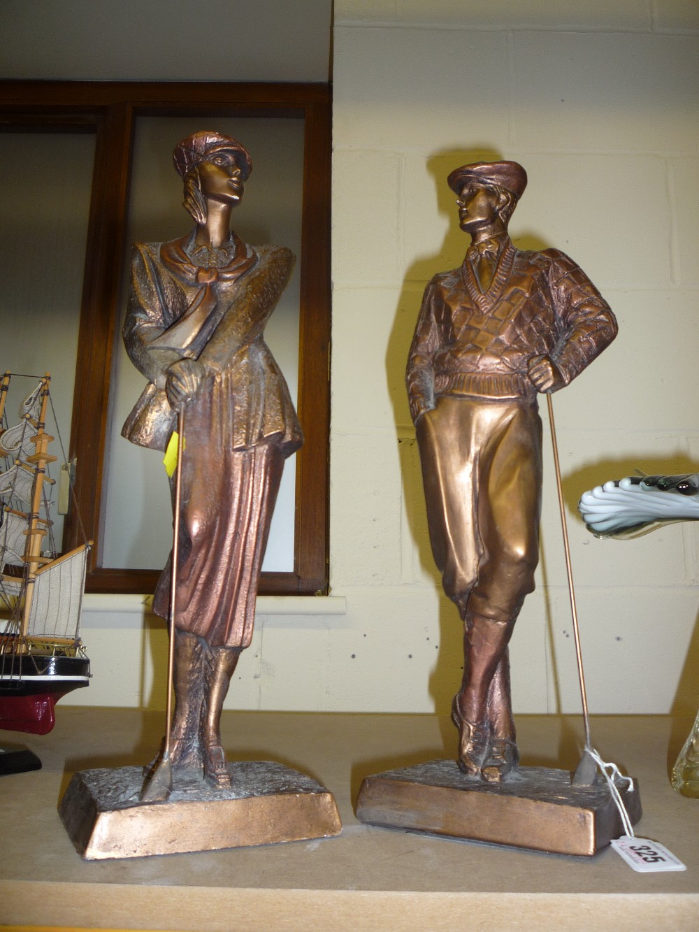 A pair of golfing figures (2)