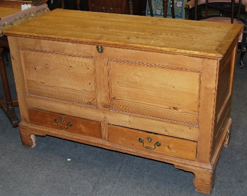 A 19th Century pine mule chest, having hinged top above two short drawers, on bracket feet, 80 cm
