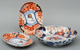 Three Imari porcelain plates Each with scalloped rim and typically decorated. The largest 30 cms