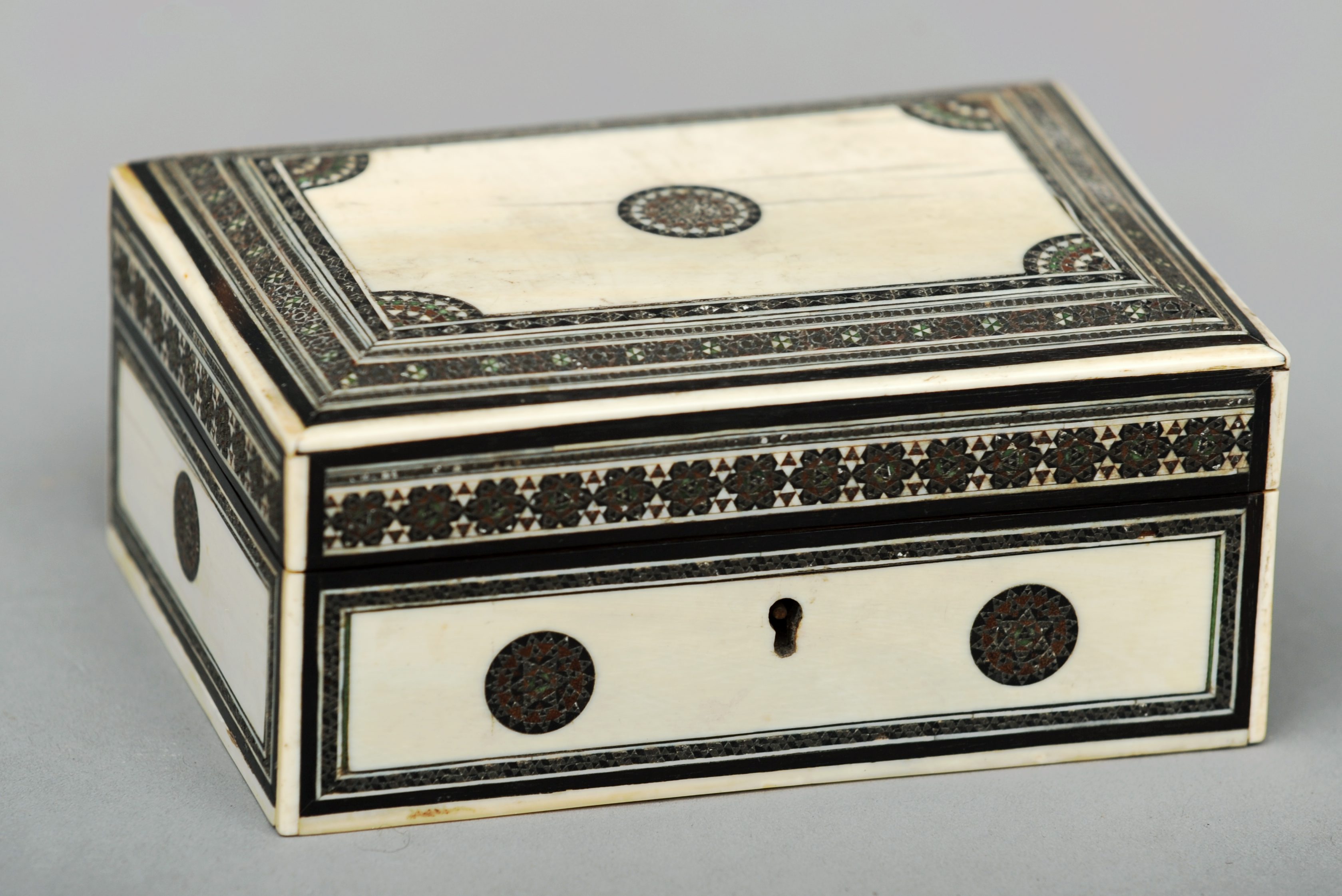 A 19th century Anglo-Indian ivory and Vizagapatam box With hinged lid and typical decoration. 14.5