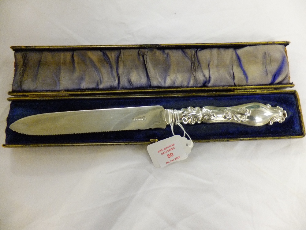 A silver handled cake knife in case