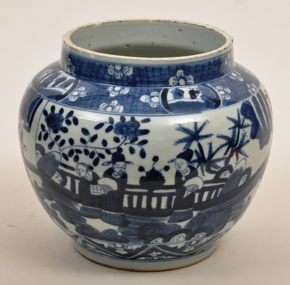 Late 18th / early 19th Century Chinese blue and white jar decorated with figures in a garden, with