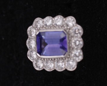 18 ct. white gold tanzanite of 3 ct. surrounded by diamonds of 1.3 ct.